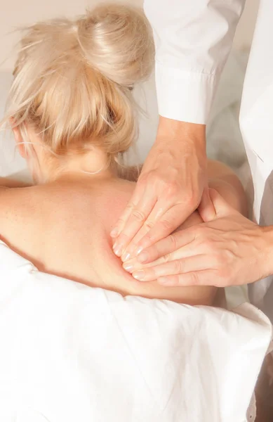 Mioterapia y puntos desencadenantes en la espalda — Foto de Stock