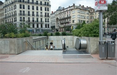 çıkış metro istasyonu bellecour, lyon, Fransa