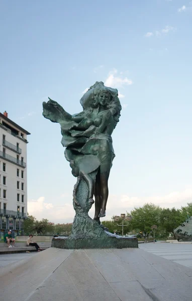 Moderní socha na náměstí place de la comedie, lyon, Francie — Stock fotografie