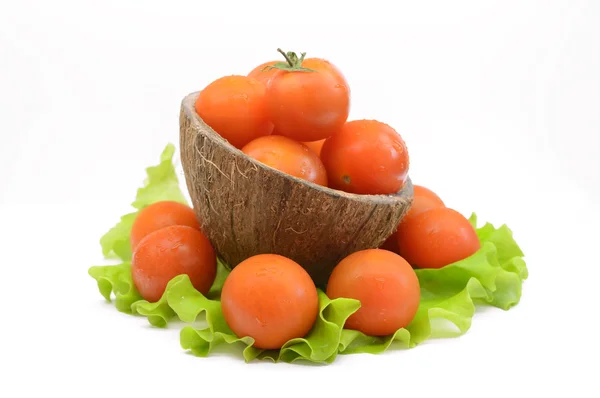 Вишневі помідори з листям салату — стокове фото
