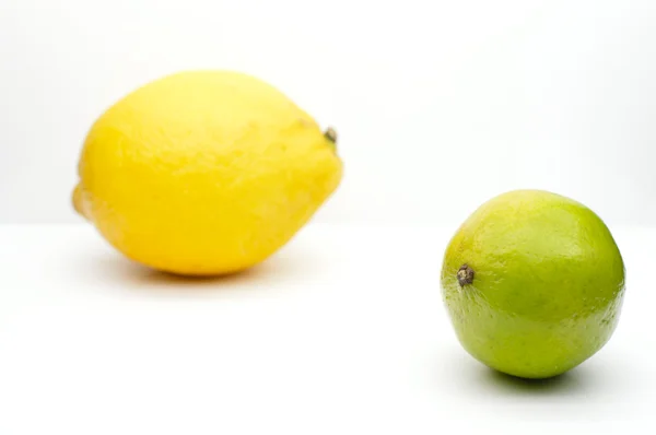 Kalkki ja sitruuna — kuvapankkivalokuva