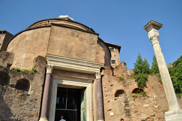 Temple of Romulus in the Roman forum — Stock Photo, Image