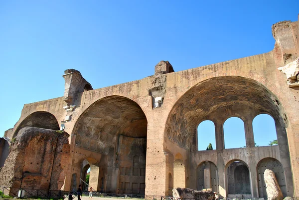 Basiliek van maxentius in het Romeinse forum — Stockfoto