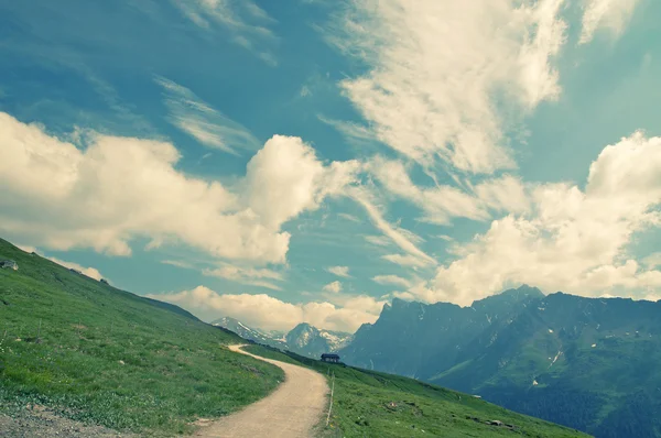 Schöne alpine Landschaft — Stockfoto