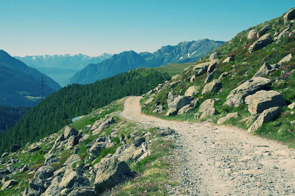 Alpejski krajobraz w val poschiavo, Szwajcaria — Zdjęcie stockowe