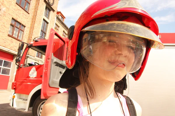 Kobieta strażak — Zdjęcie stockowe