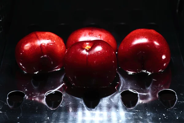 Escena de cereza que expresa la influencia de la nueva cocina gourmet — Foto de Stock