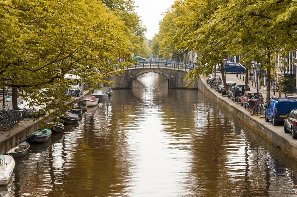 Kanál v Amsterdamu — Stock fotografie
