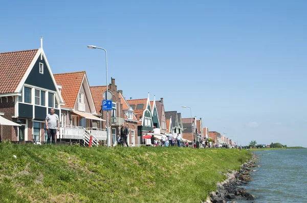 Volendam, holland - mai 28: hauptstrasse, die volendam t verbindet — Stockfoto