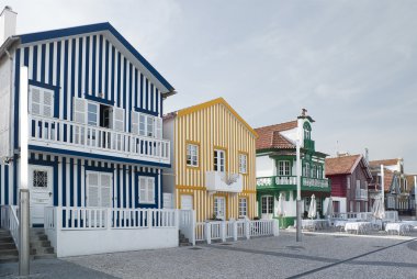 tipik evler costa nova, aveiro, Portekiz.