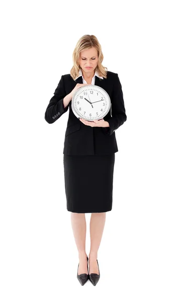 Glum femme d'affaires tenant une horloge — Photo