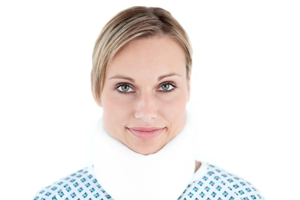 Een jonge vrouw met een nek brace — Stockfoto