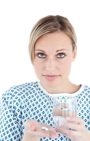 Paciente segurando um copo de água — Fotografia de Stock