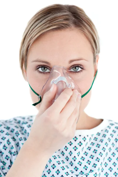 Ασθενή με μια μάσκα οξυγόνου — Φωτογραφία Αρχείου