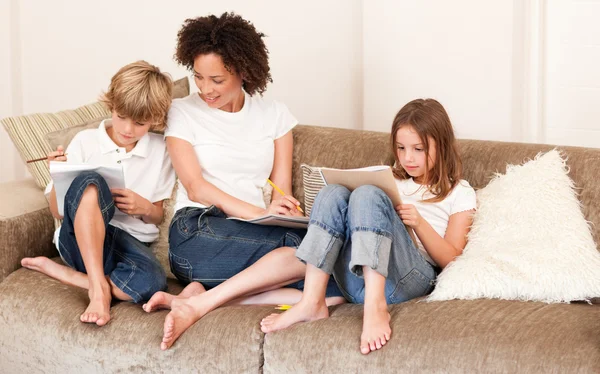 Beautiful mother drawing with her childrens — Stock Photo, Image