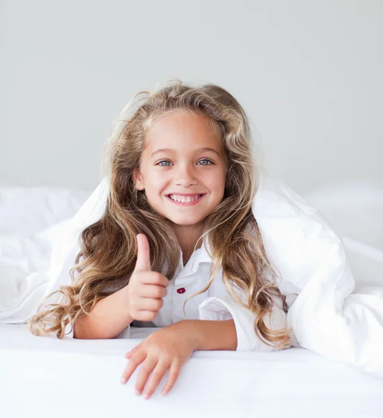 Portrait of a beautiful girl thumbs up — Stock Photo, Image