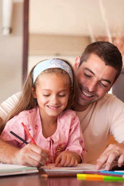 Glad familj ritning med färgglada penna — Stockfoto