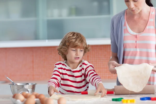 Concentrated boy baking — Stock Photo, Image