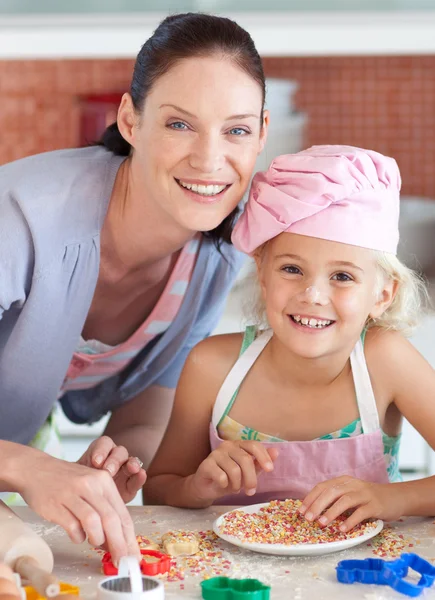 Portrait of a beautiful young mother with her pretty daughter — Stock Photo, Image