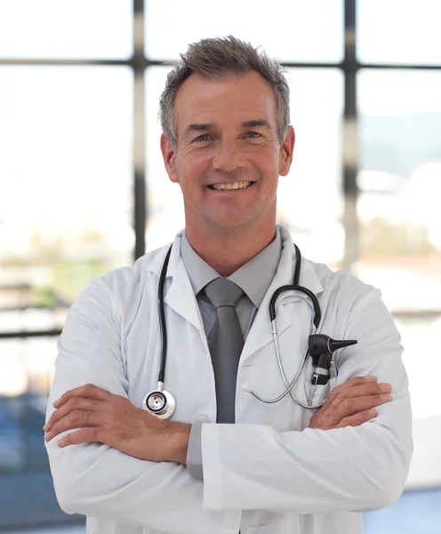 Smiling doctor with folded arms — Stock Photo, Image