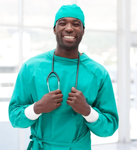 Gloeiende arts houden een stethoscoop — Stockfoto