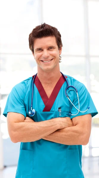 Portret van een arts met een stethoscoop — Stockfoto