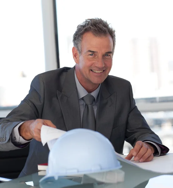 Happy businessman working at his desk — Stock Photo, Image