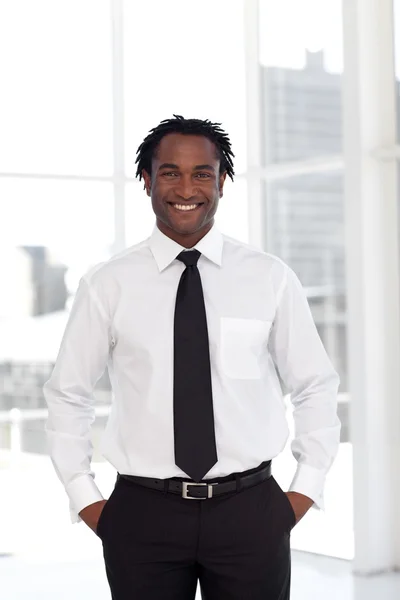 Portrait of a smiling manager looking at the camera — Stock Photo, Image