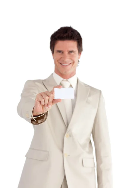 Позитивний бізнесмен тримає білу картку — стокове фото