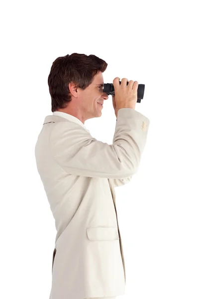 双眼鏡を使って魅力的なビジネスマンの肖像画 — ストック写真