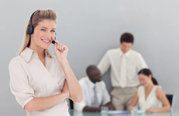 Bright female sales respresentative with her team — Stock Photo, Image