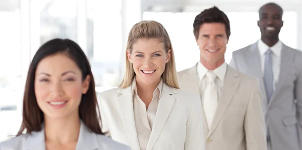 Portret van een gelukkig team op het werk — Stockfoto