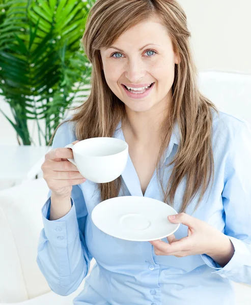 Bright businesswoman holding a cup — Stock Photo, Image