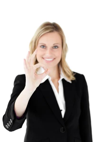 Mujer de negocios guapo mostrando signo OK — Foto de Stock