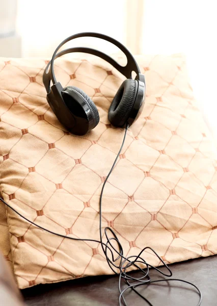 A pair of headphones lies on the floor — Stock Photo, Image