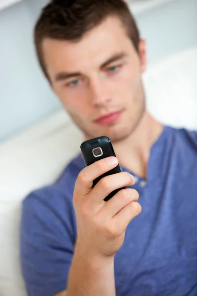 Concentrated young man writing a message — Stock Photo, Image