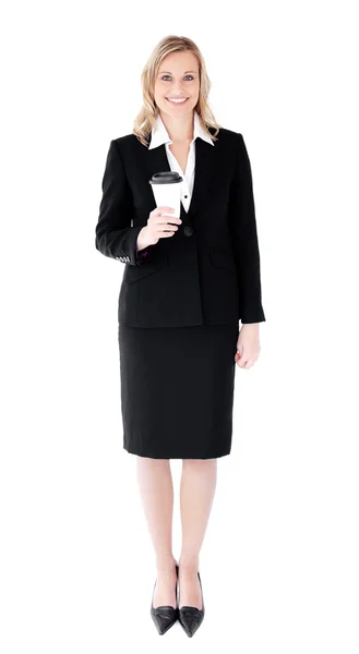 Una donna d'affari felice che tiene una tazza di caffè — Foto Stock
