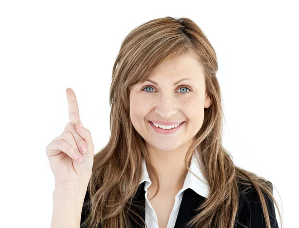 Glada affärskvinna pekande uppåt isolerade — Stockfoto