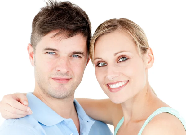 Retrato de una joven pareja sonriente —  Fotos de Stock