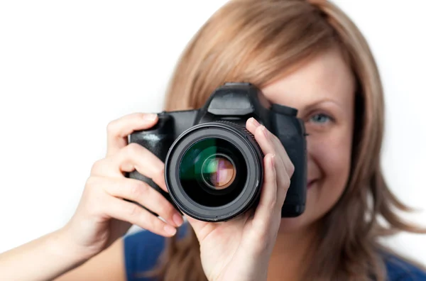 Atrakcyjna kobieta za pomocą kamery — Zdjęcie stockowe