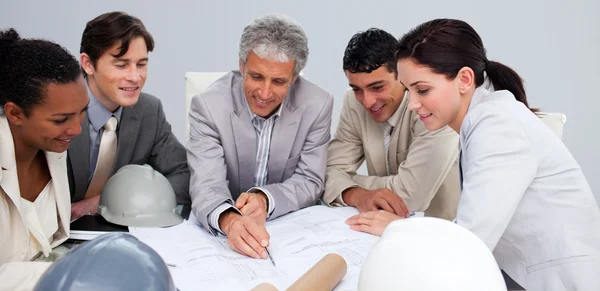 Constructors in a meeting studying plans — Stock Photo, Image