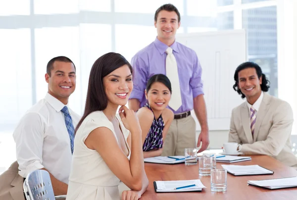 Internationale zakenpartners in een vergadering — Stockfoto