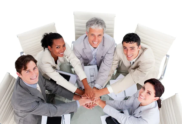 Equipe de negócios multiétnica alegre em uma reunião — Fotografia de Stock