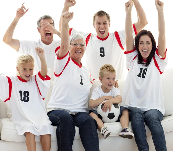 Rodina slaví gól doma — Stock fotografie