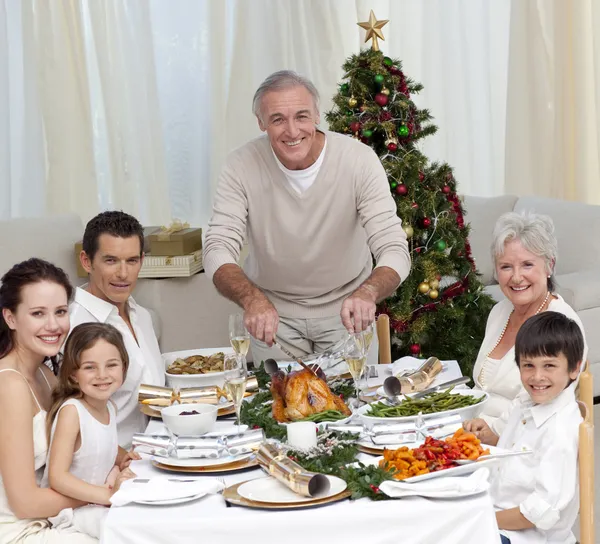 Grandfather cutting turkey for Christmas dinner — Stock Photo, Image