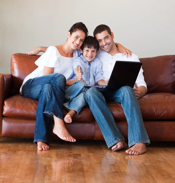 Parents and kid using a laptop with thumbs up — Stock Photo, Image
