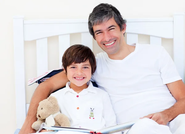 Happy father reading with his son — Stock Photo, Image
