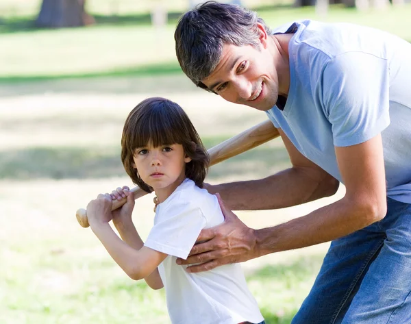 Portrait of a father teaching baseball to his son — Stock Photo, Image