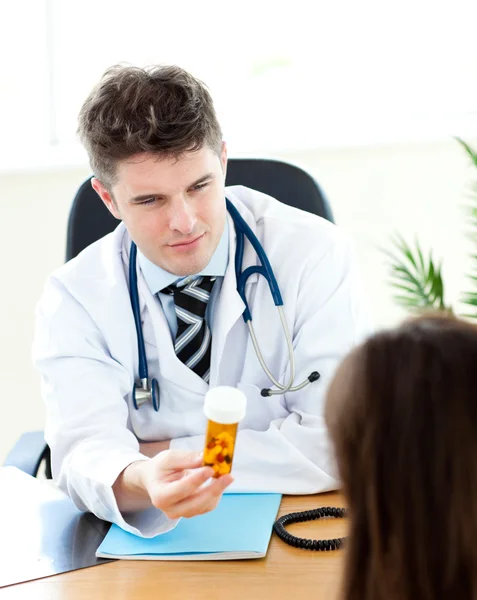 Confident male doctor giving pills to a paient — Stock Photo, Image