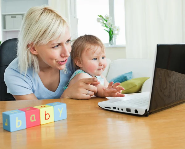 Young mother playing with her daughter — Stock Photo, Image